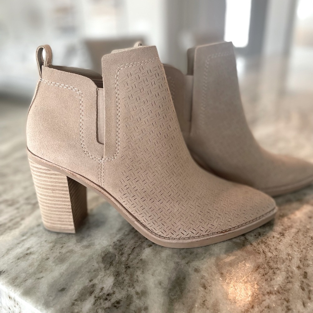 Brand New Dolce Vita Suede Boots Size 9